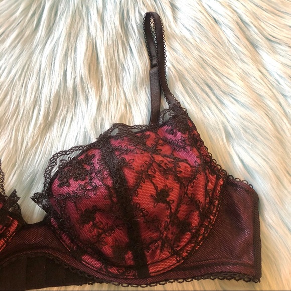 NWOT~VS. 36B Bra🖤 - Picture 9 of 16
